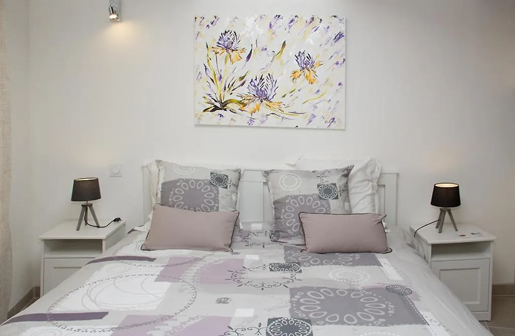 Gite Les Iris LʼIsle-sur-la-Sorgue