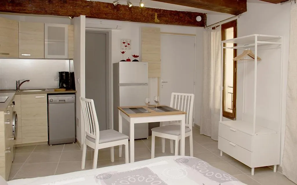 Appartement Gite Les Iris LʼIsle-sur-la-Sorgue France